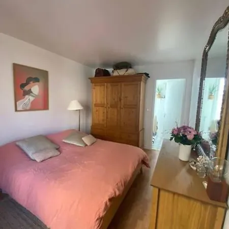 Central - Charming One Bedroom Apartamento