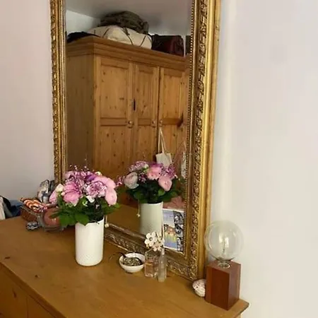 Central - Charming One Bedroom Apartamento