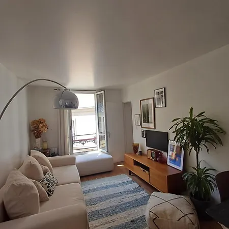 Apartment Central - Charming One Bedroom *