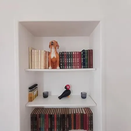 Central - Charming One Bedroom *