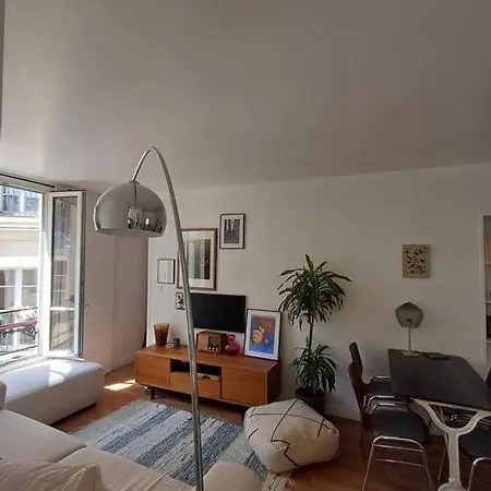 Central - Charming One Bedroom *